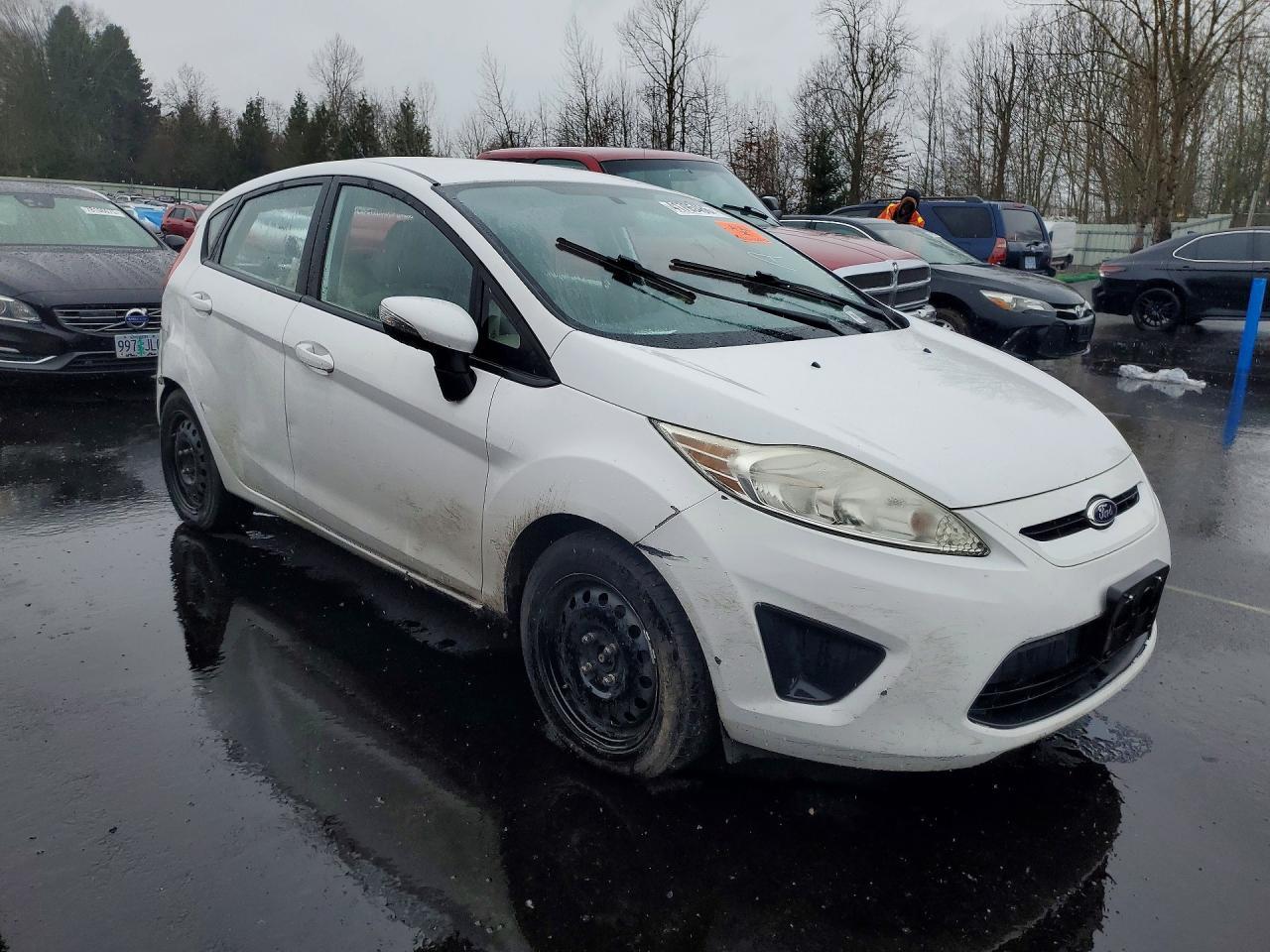 2013 Ford Fiesta Se - Фото 4