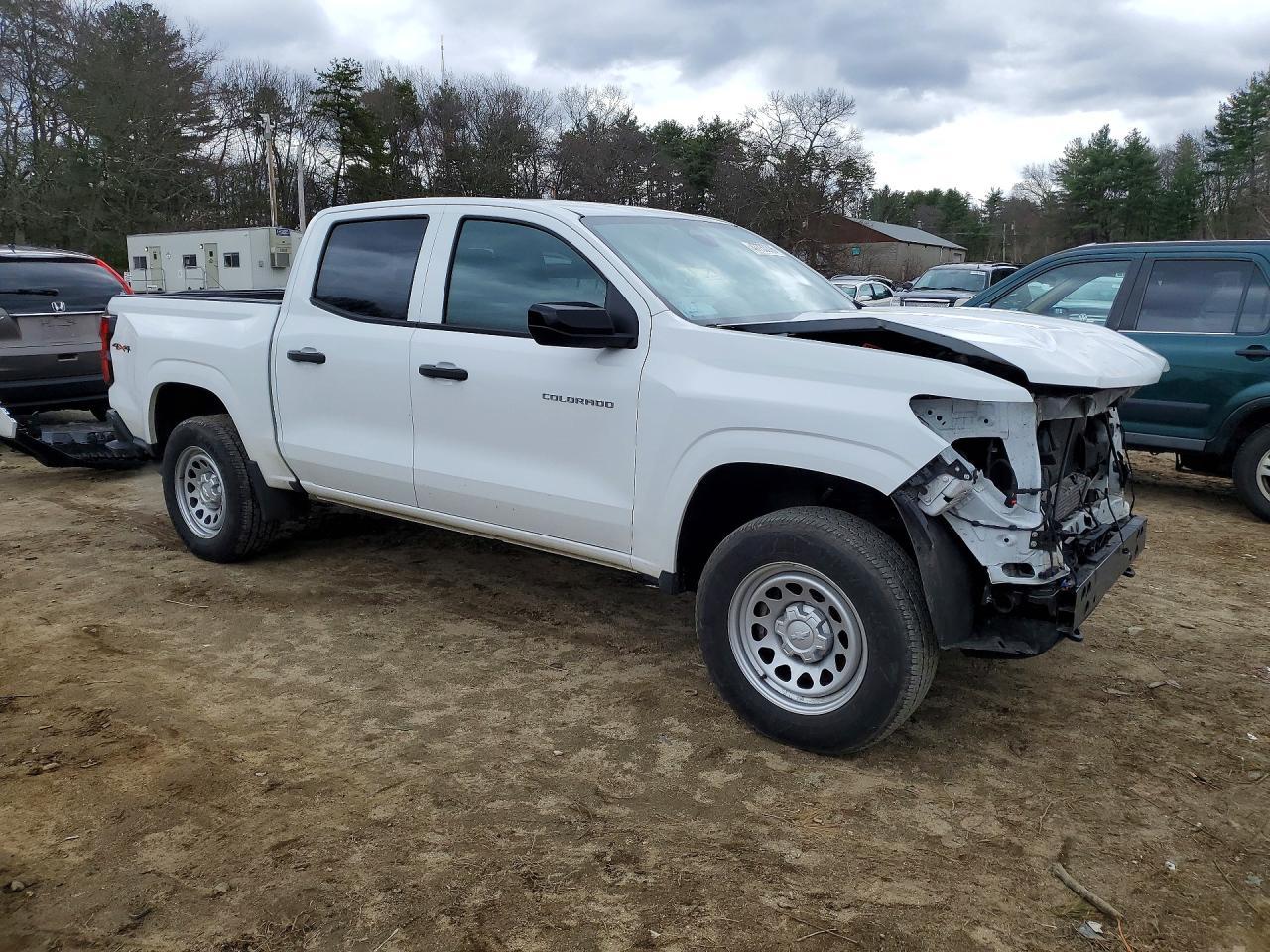 2024 Chevrolet Colorado - Image 4
