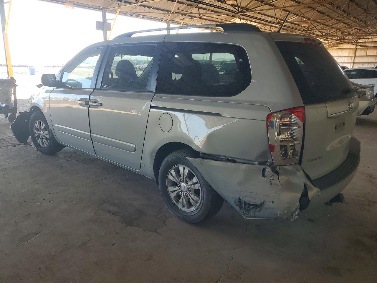 2012 Kia Sedona Lx - Image 2