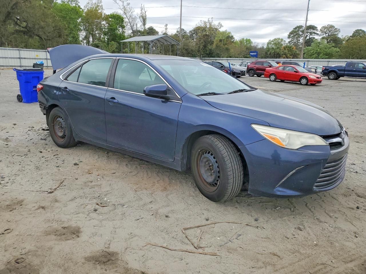 2015 Toyota Camry Le - Image 4