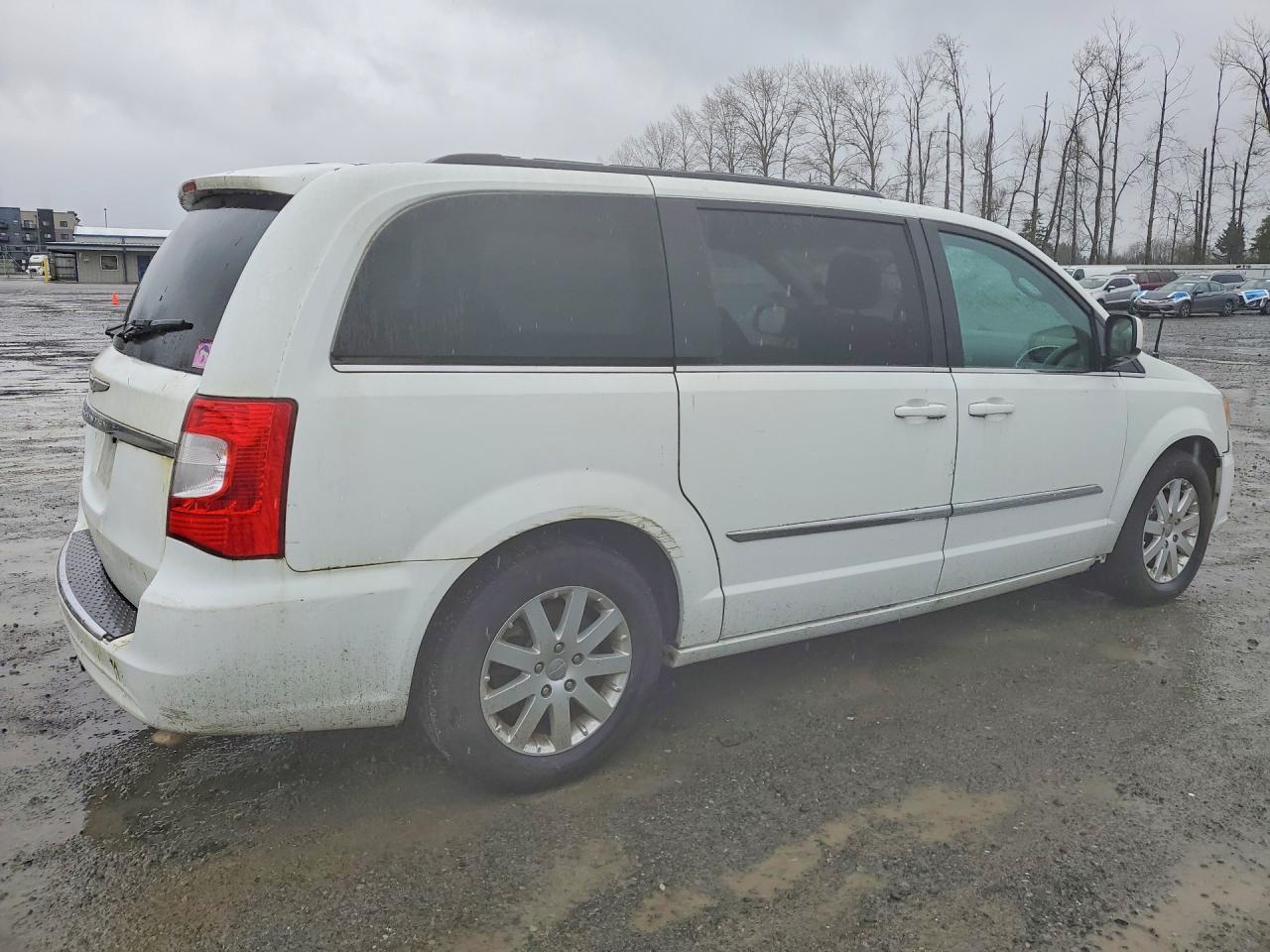 2015 Chrysler Town & Country Touring - Фото 3