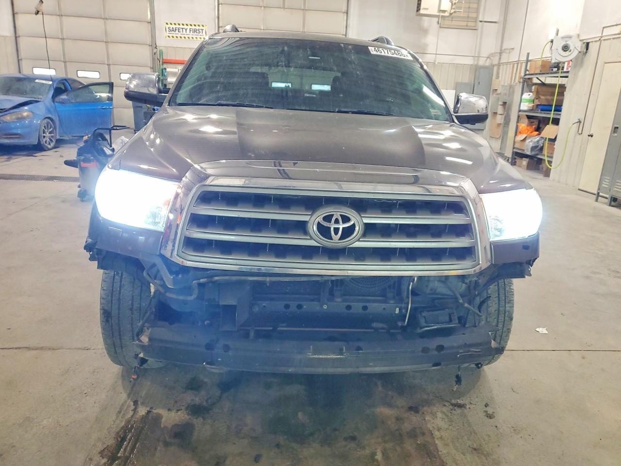 2010 Toyota Sequoia Platinum - Фото 5