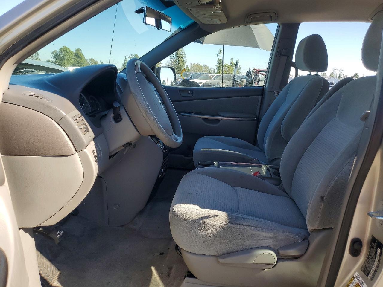 2009 Toyota Sienna Ce 8-Passenger - Фото 7