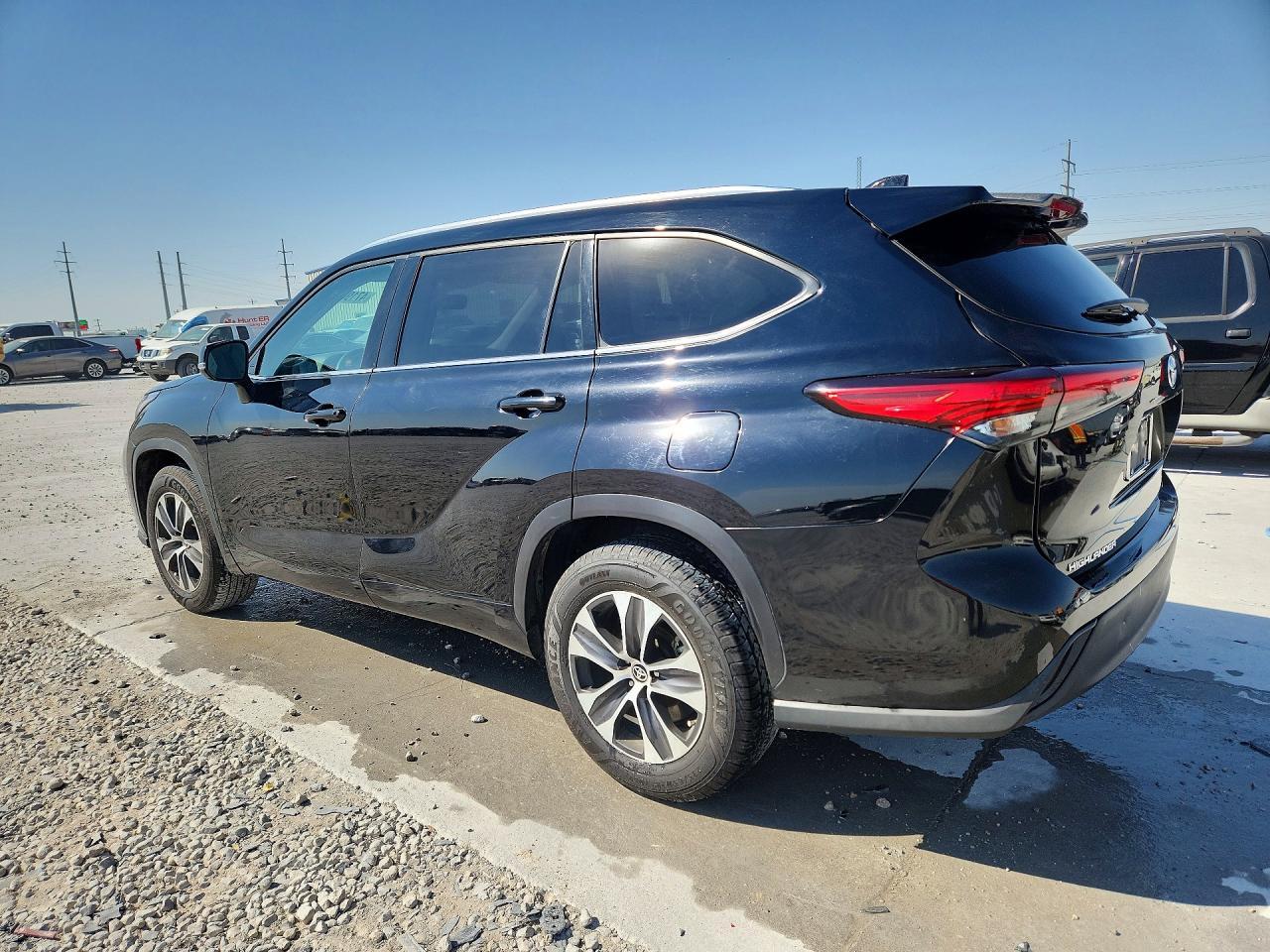 2020 Toyota Highlander Xle - Image 2