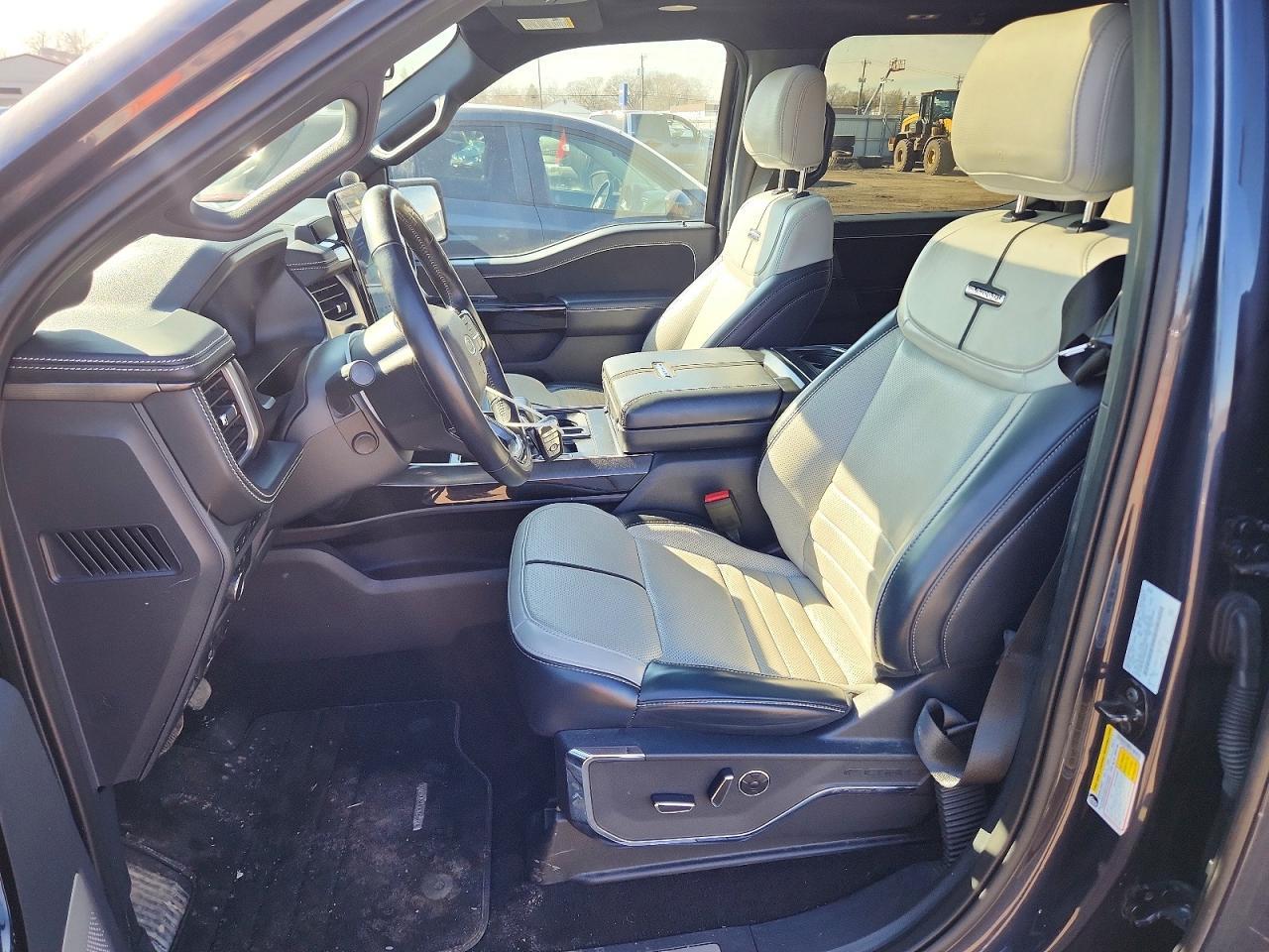 2022 Ford F150 Lightning Pro - Фото 7