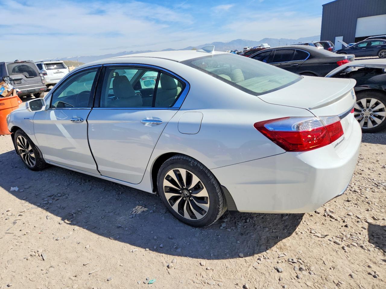 2014 Honda Accord Hybrid Exl - Image 2