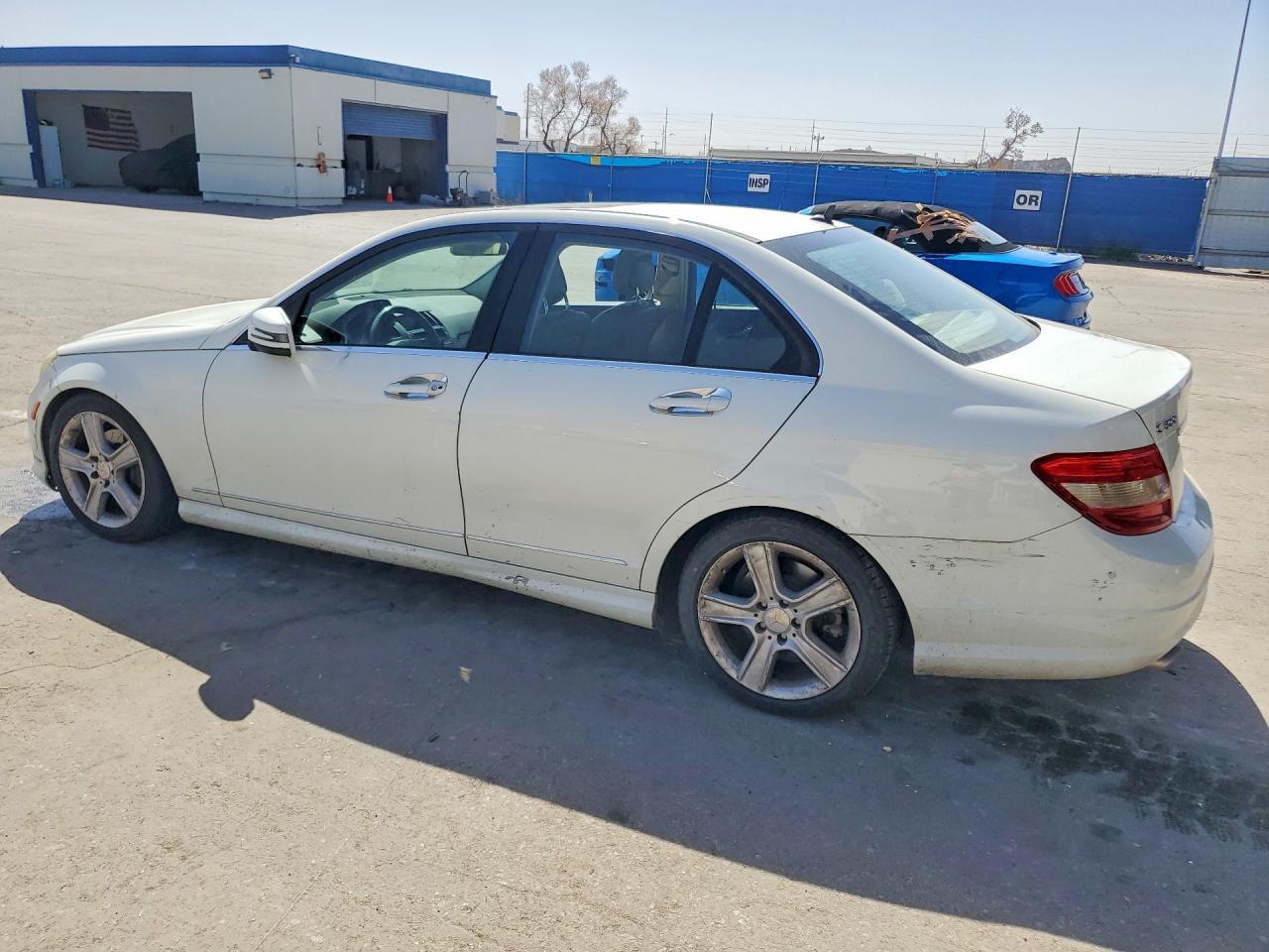 2011 Mercedes-Benz C 300 - Фото 2