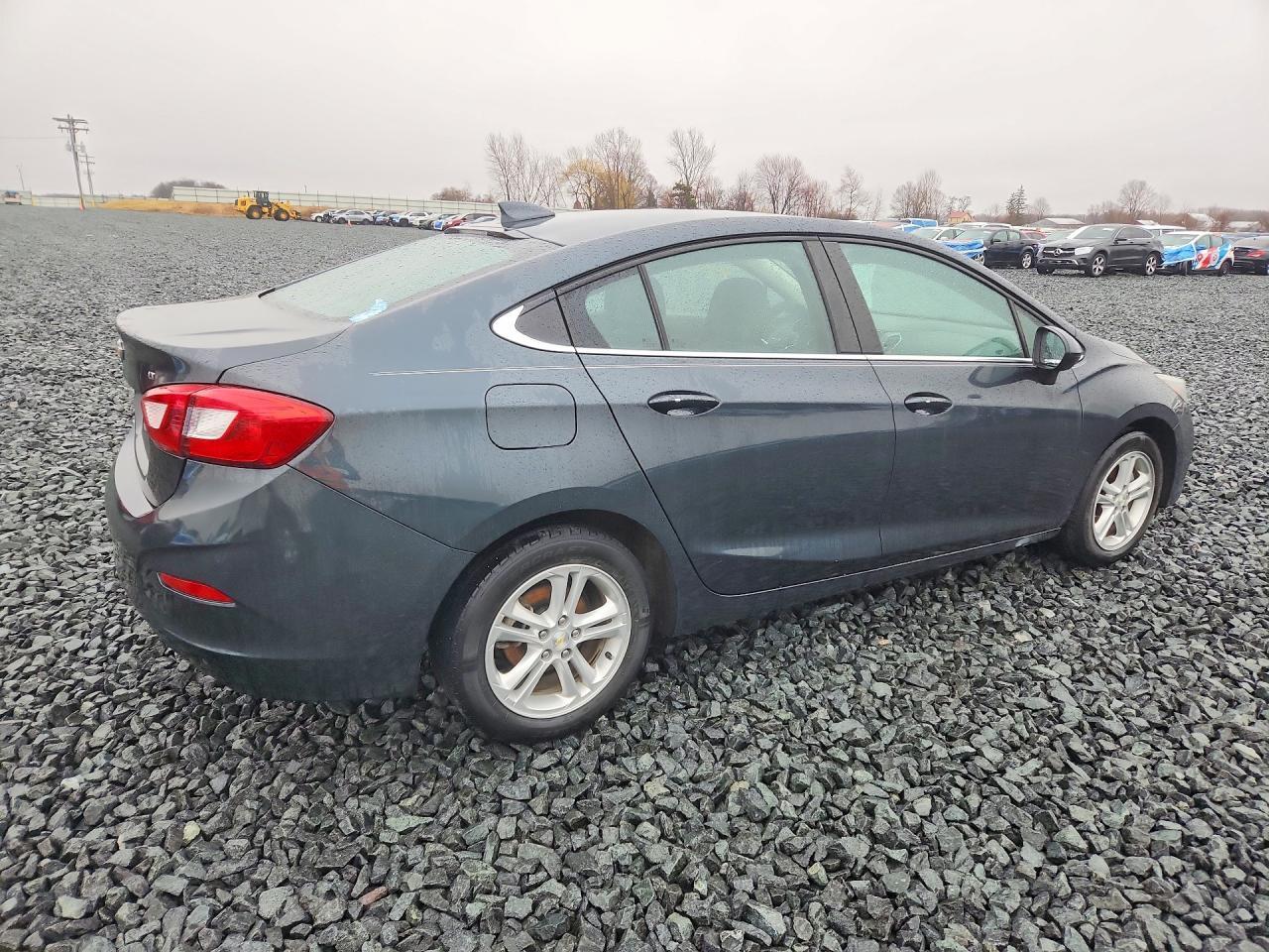 2018 Chevrolet Cruze Lt - Image 3