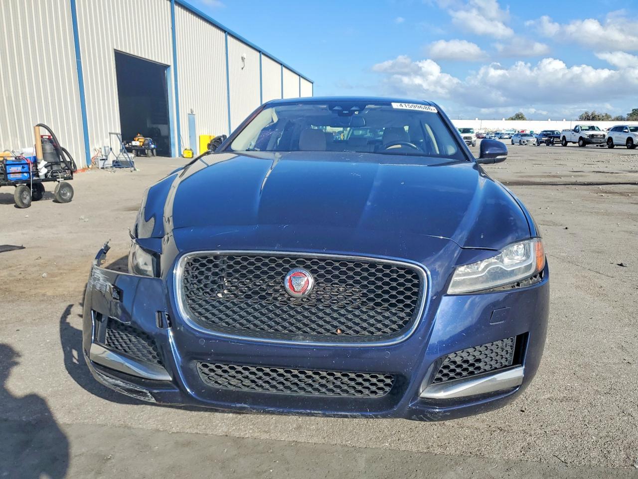 2016 Jaguar Xf Premium - Image 5