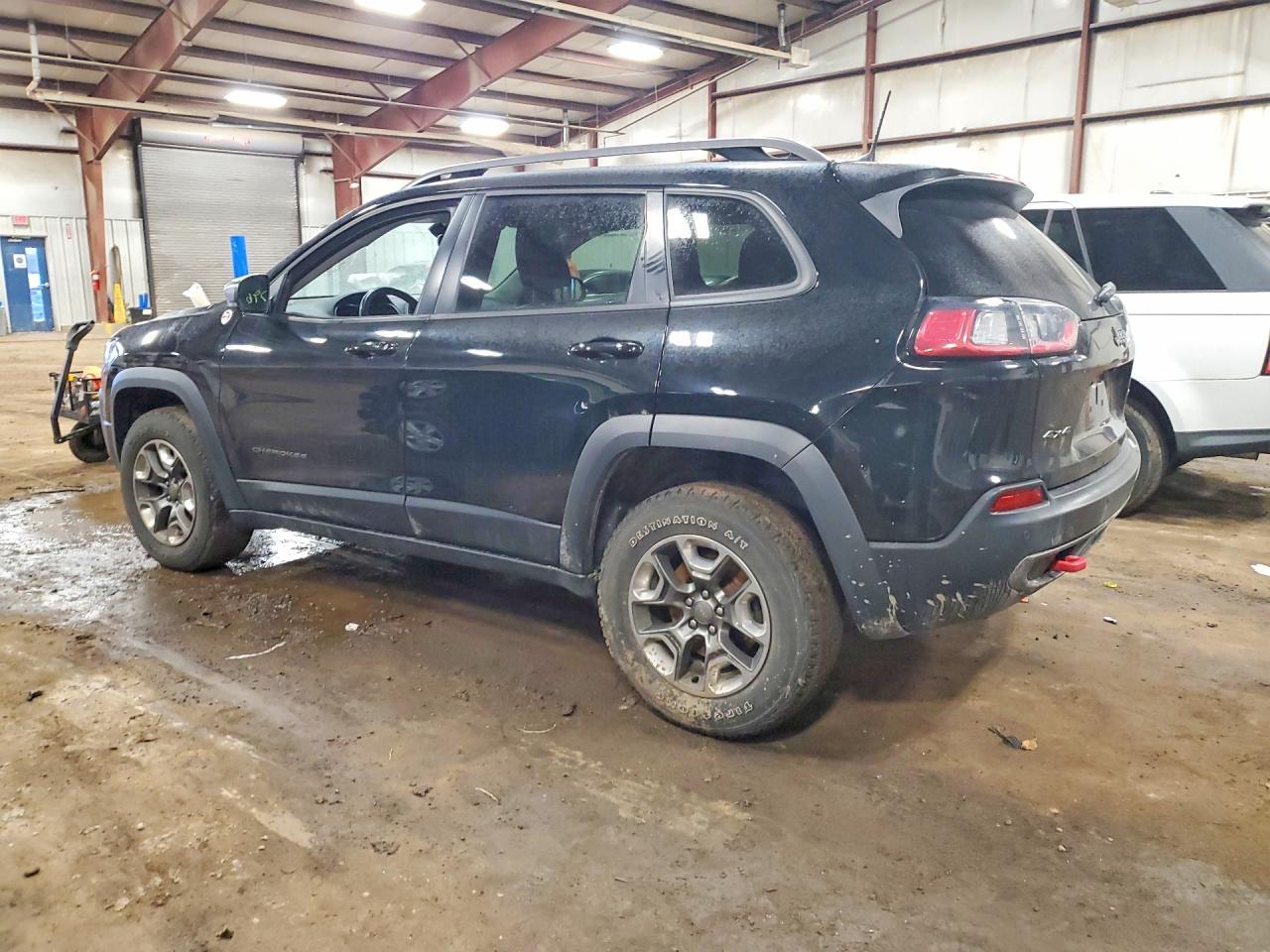 2019 Jeep Cherokee Trailhawk - Image 2