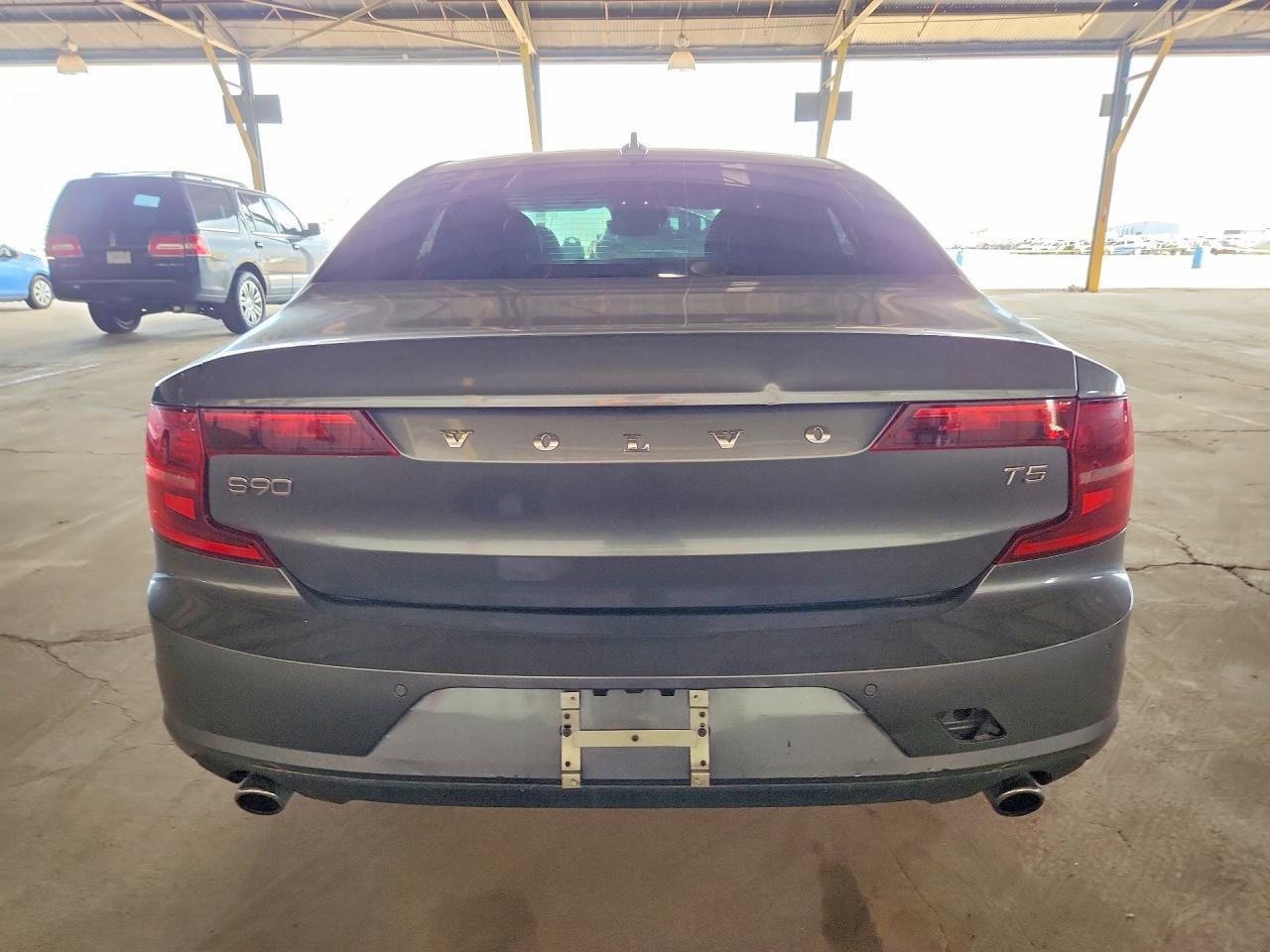 2017 Volvo S90 T5 Momentum - Image 6