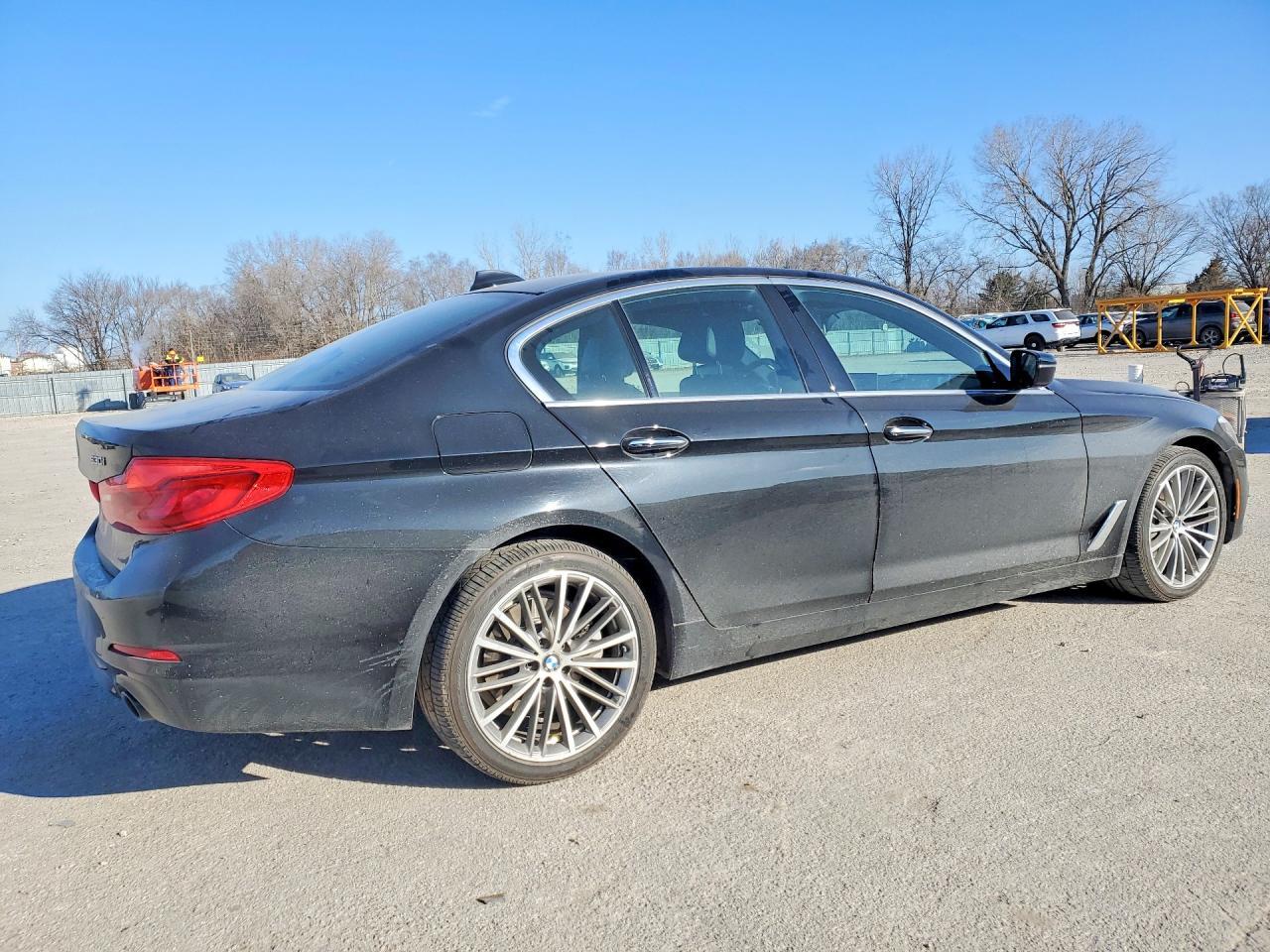 2018 BMW 530 Xi - Image 3