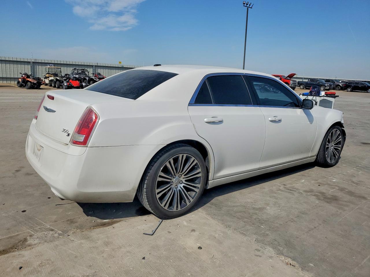 2014 Chrysler 300 S - Фото 3