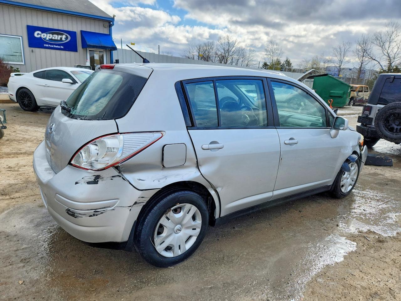 2011 Nissan Versa 1.8 S - Фото 3