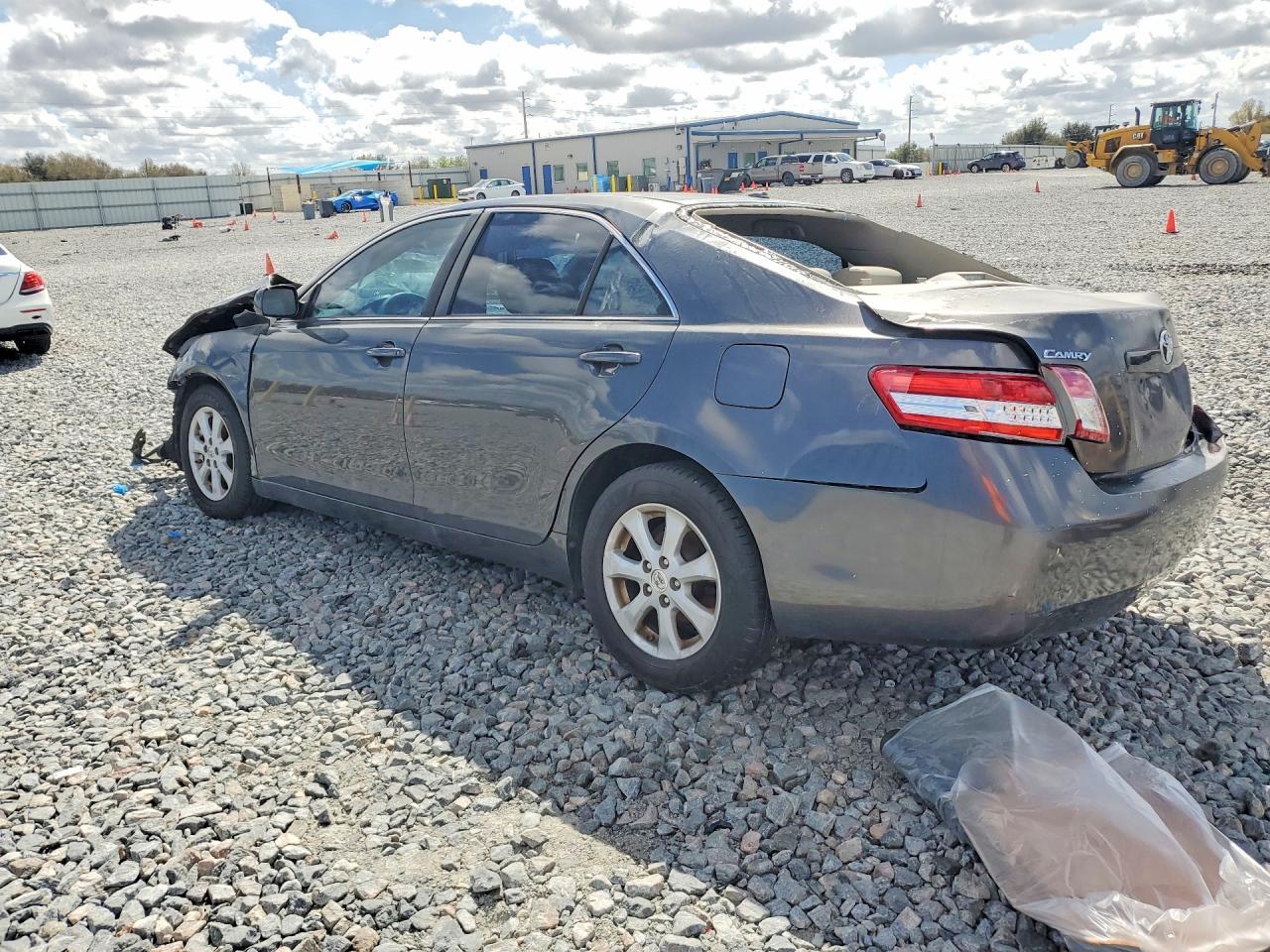 2010 Toyota Camry Le - Image 2