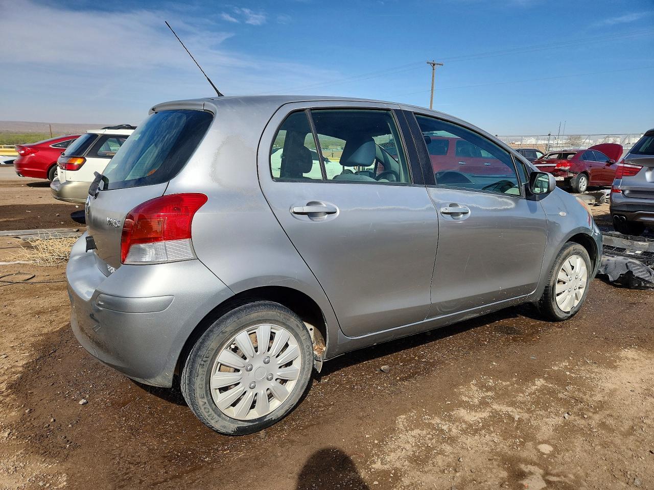 2010 Toyota Yaris Base - Image 3