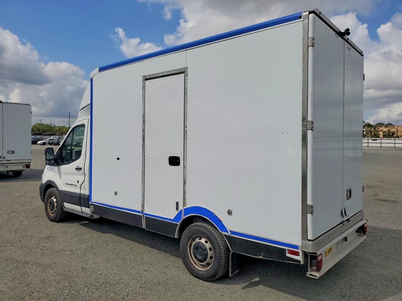 2021 Ford Transit Delivery Truck - Фото 2