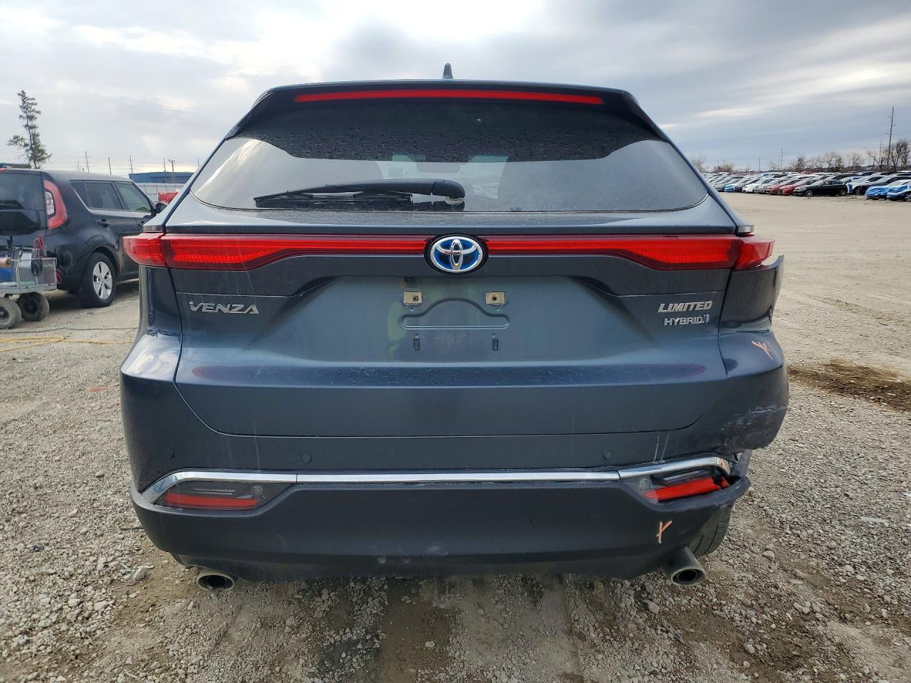 2022 Toyota Venza Limited - Image 6