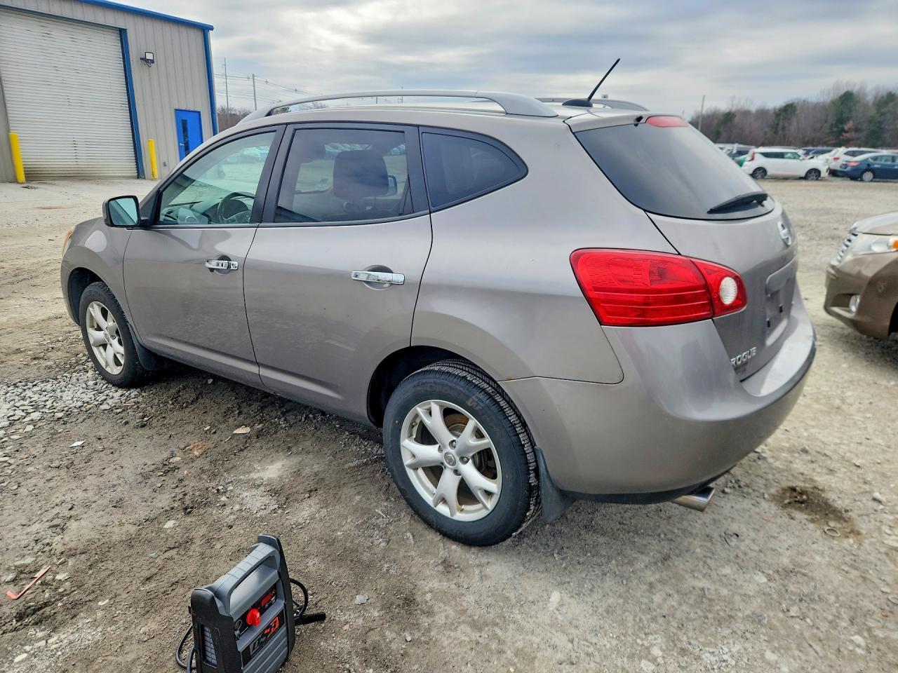2010 Nissan Rogue S - Фото 2