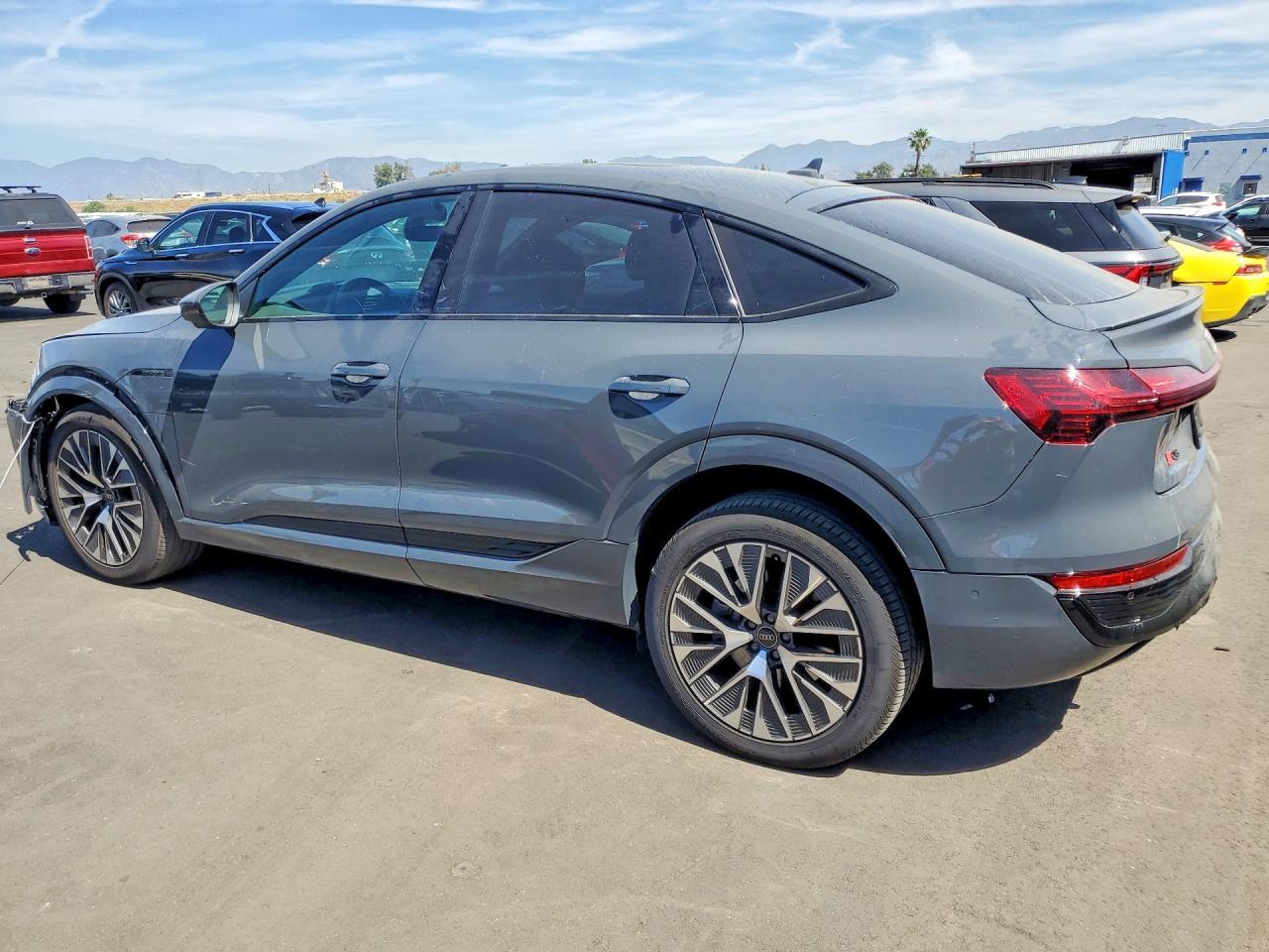 2024 Audi Q8 E-Tron Sportback Premium Plus - Фото 2