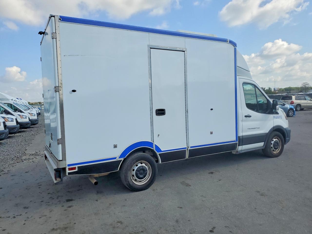2020 Ford Transit Delivery Truck - Фото 3