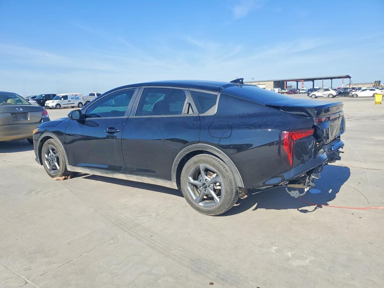 2025 Kia K4 Lxs - Image 2