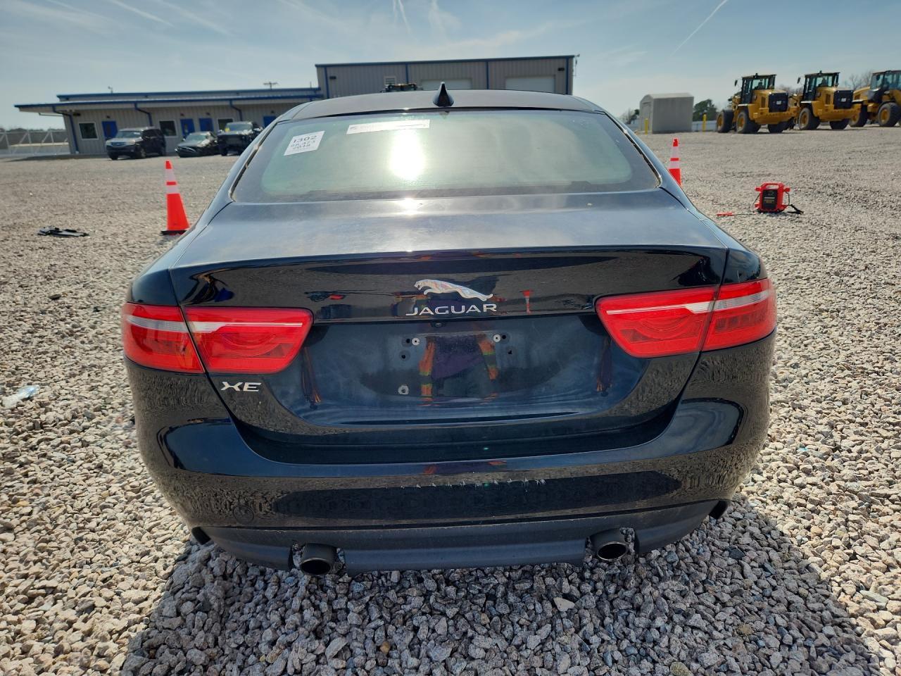 2018 Jaguar Xe - Image 6