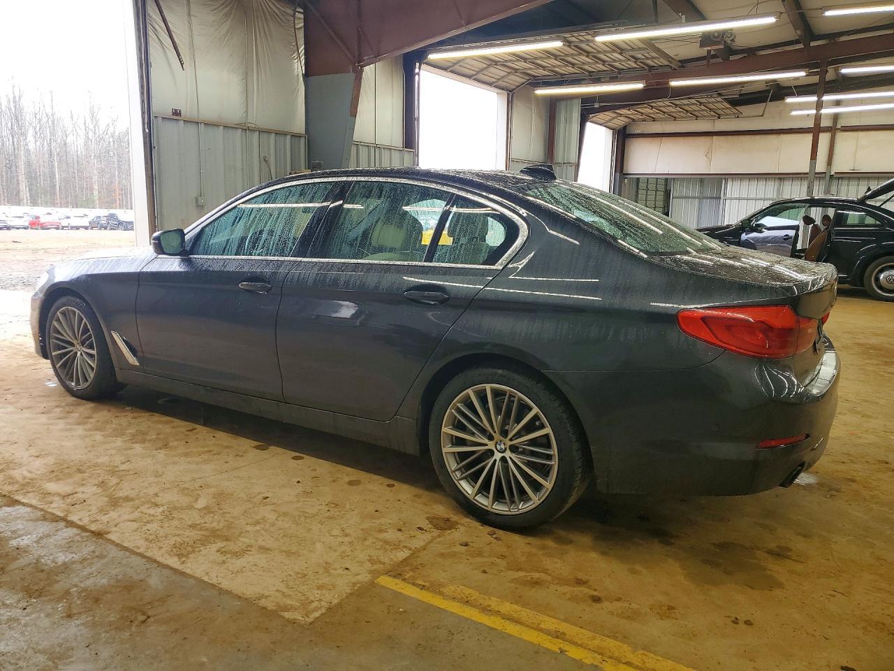 2019 BMW 530 I - Фото 2