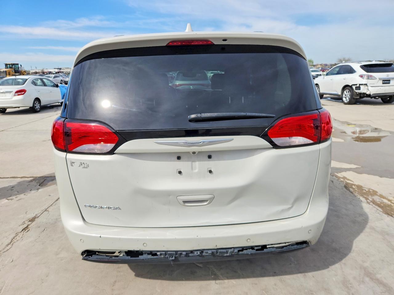 2017 Chrysler Pacifica Touring L - Фото 6