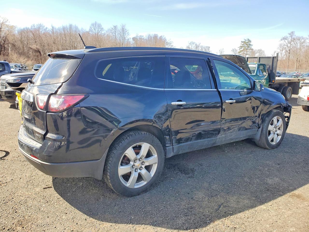 2017 Chevrolet Traverse Lt - Image 3
