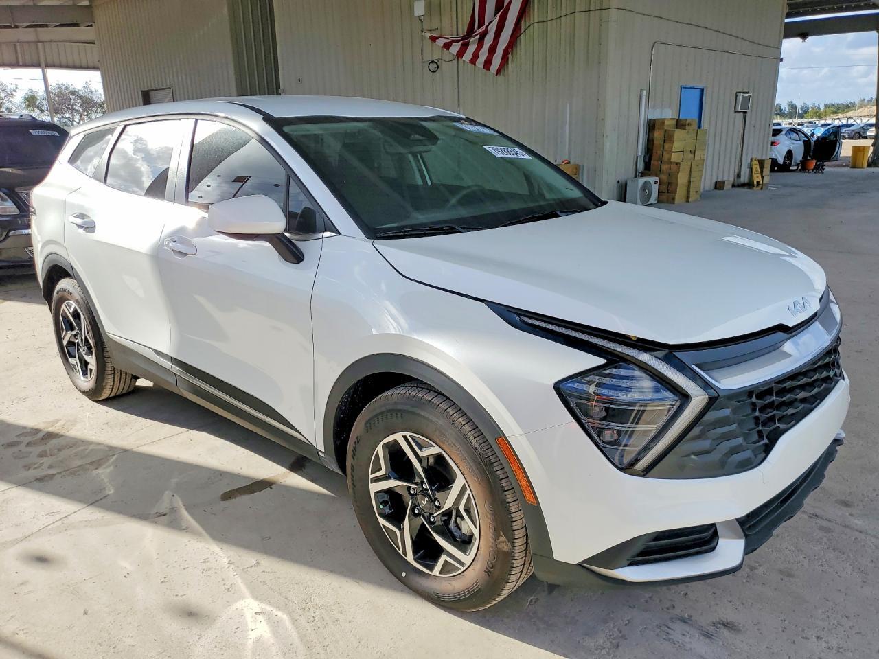 2025 Kia Sportage Lx - Image 4