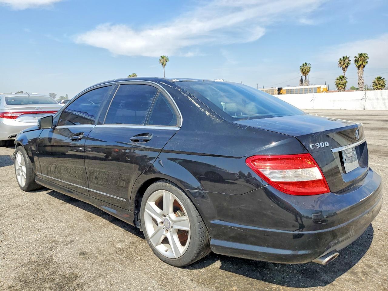 2011 Mercedes-Benz C 300 - Фото 2
