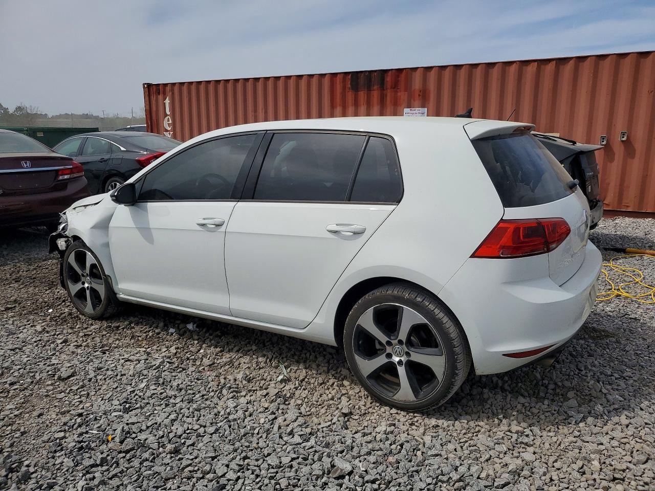 2016 Volkswagen Golf S - Фото 2