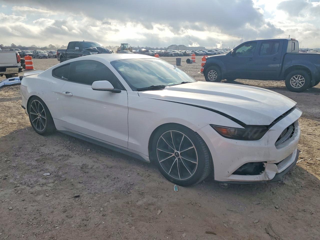 2015 Ford Mustang - Фото 4