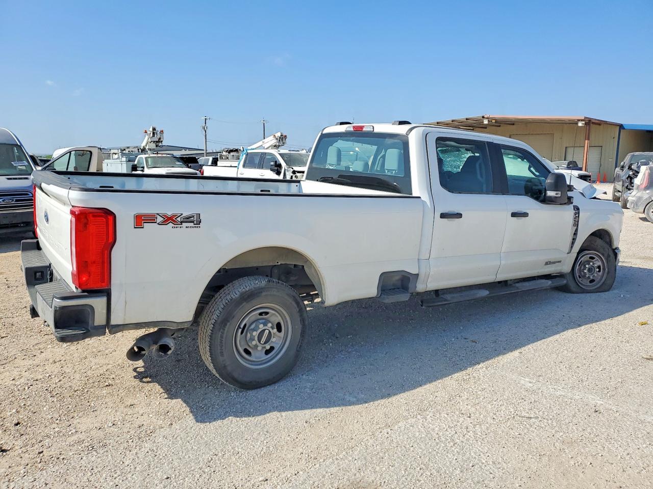 2024 Ford F250 Super Duty - Фото 3
