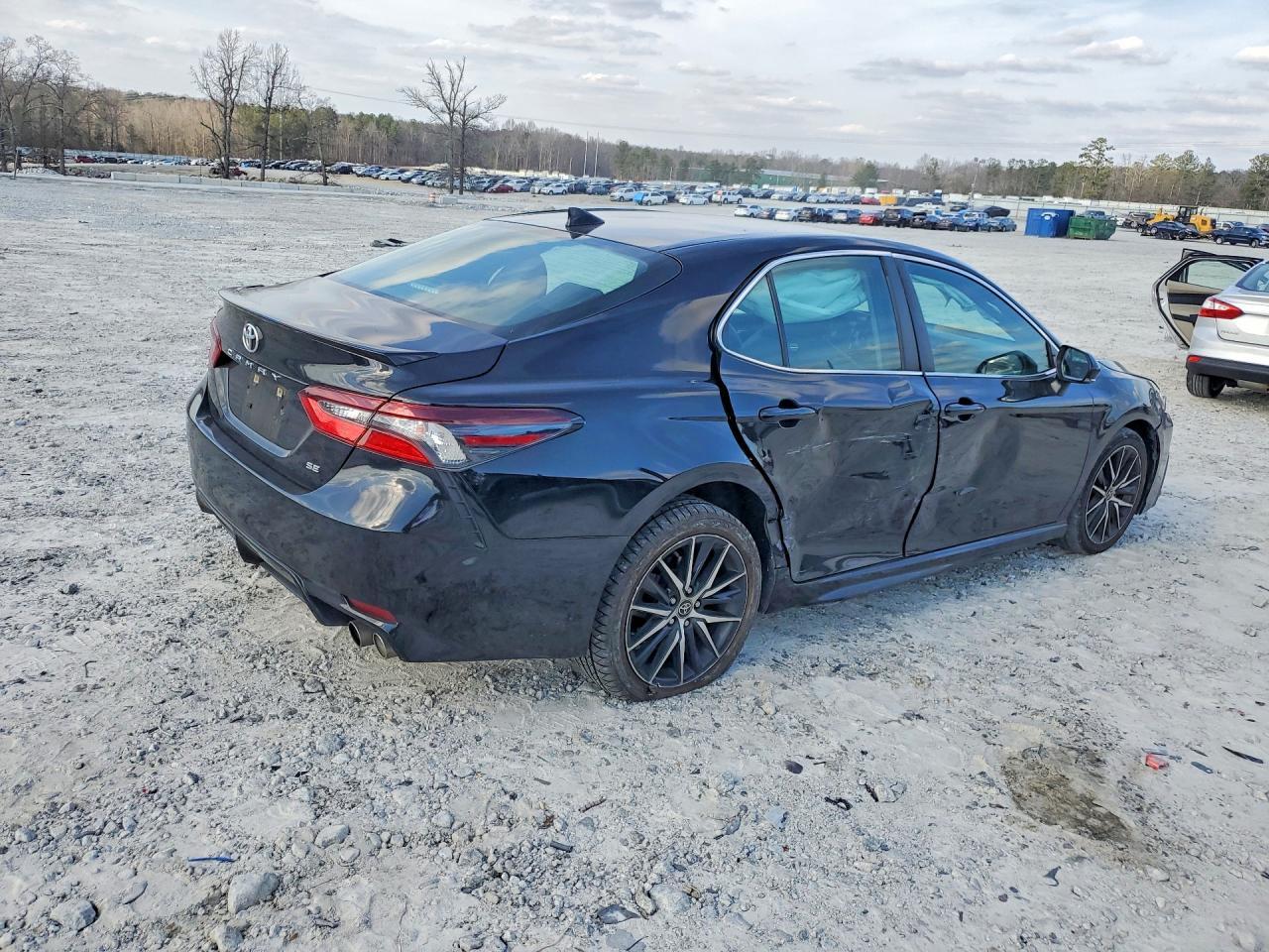 2023 Toyota Camry Se - Фото 3