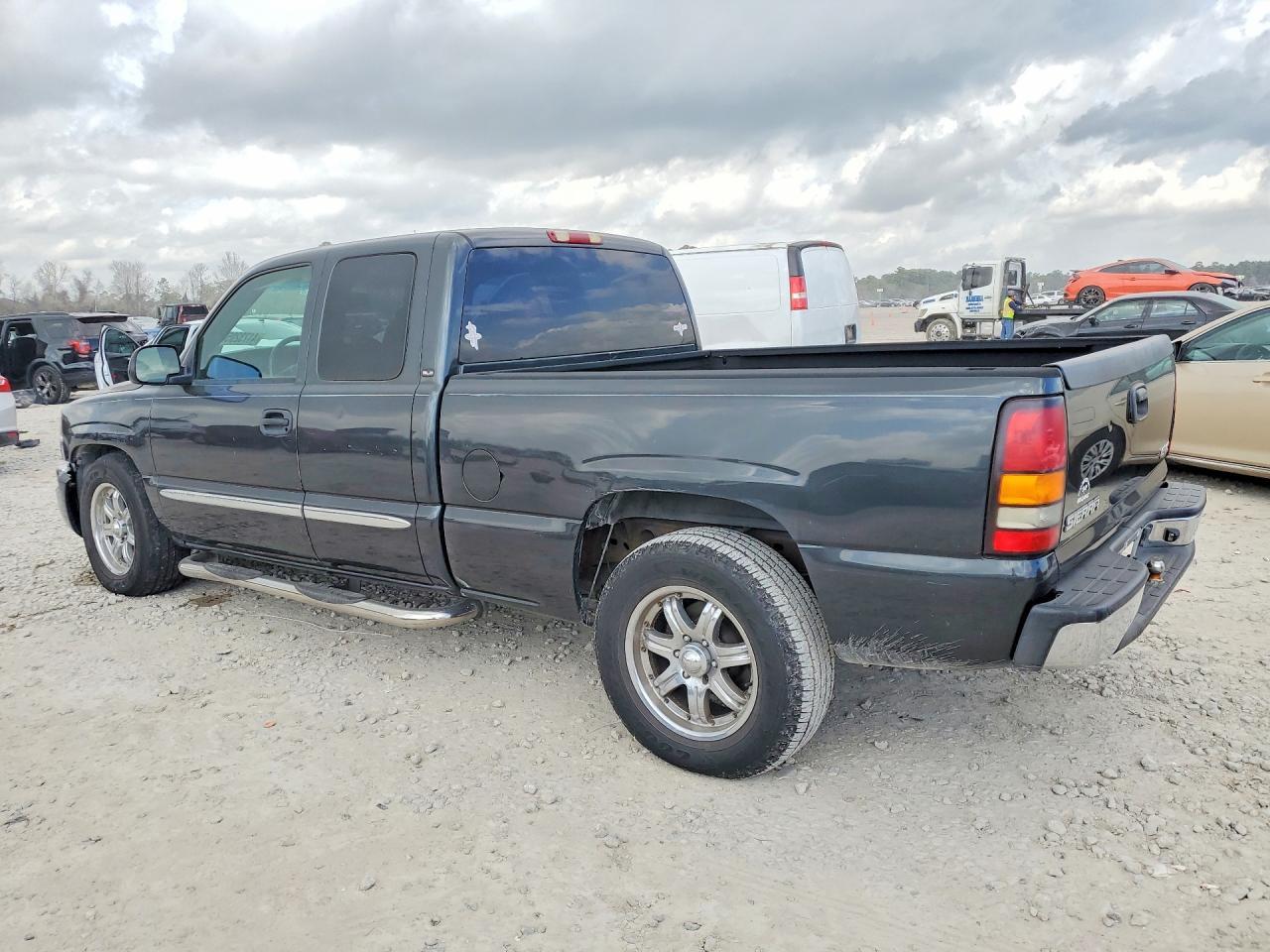 2004 GMC New Sierra C1500 - Фото 2