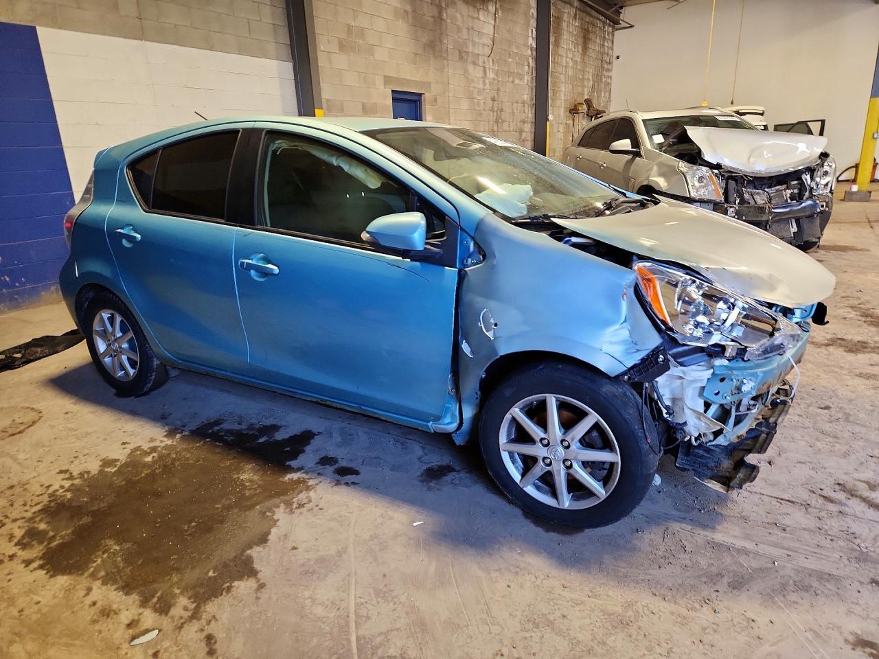 2012 Toyota Prius C Three - Фото 4