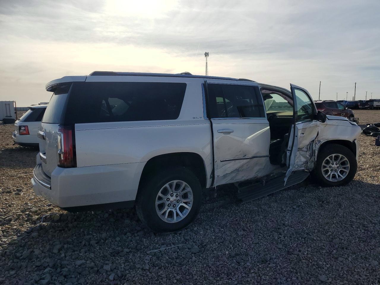 2016 GMC Yukon Xl K1500 Slt - Image 3