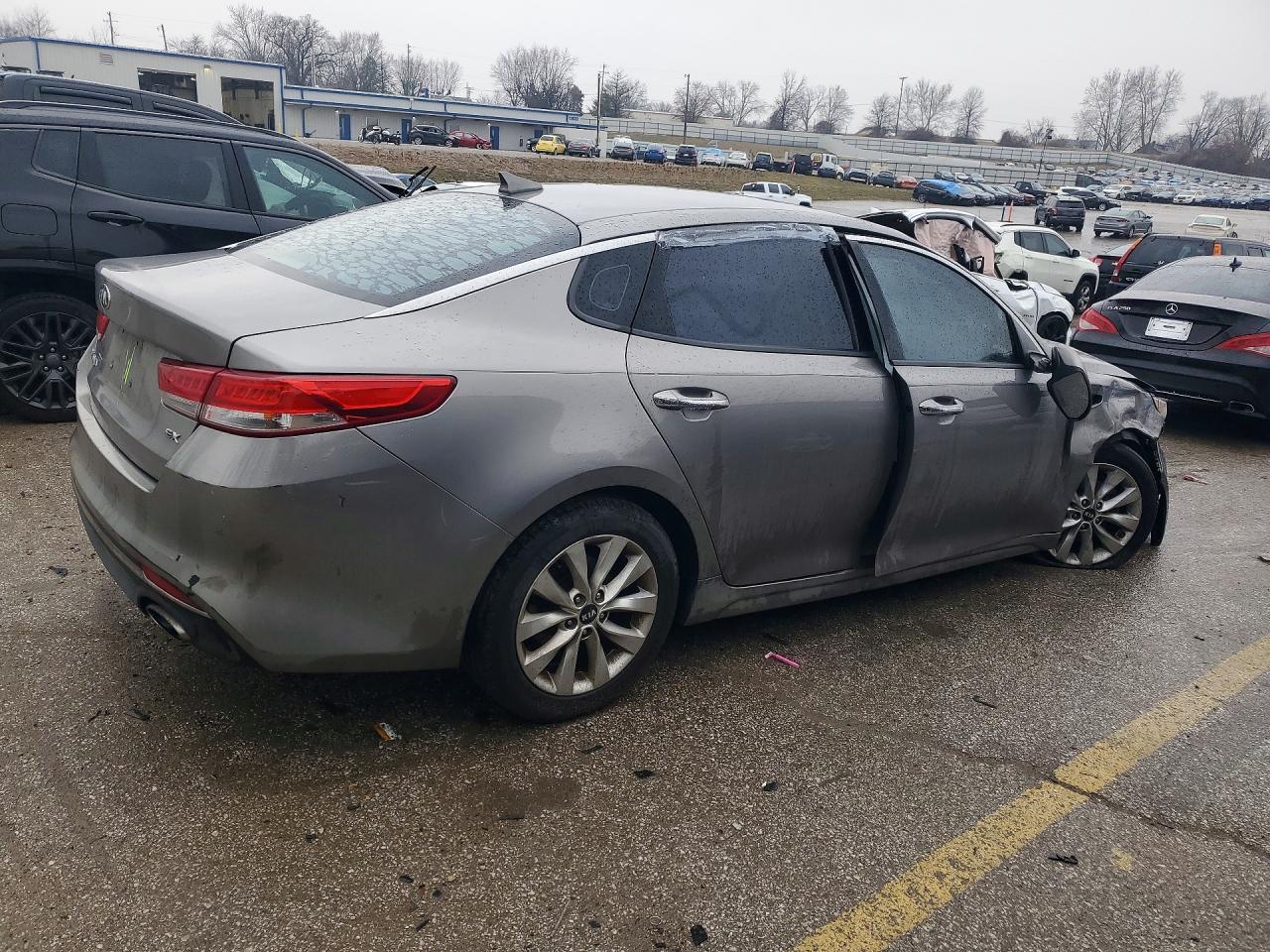 2016 Kia Optima Ex - Image 3