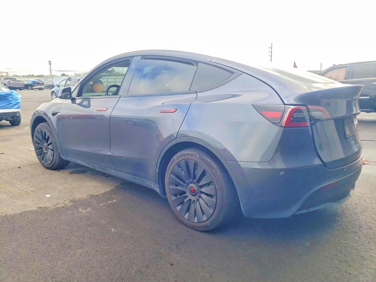 2023 Tesla Model Y - Фото 2