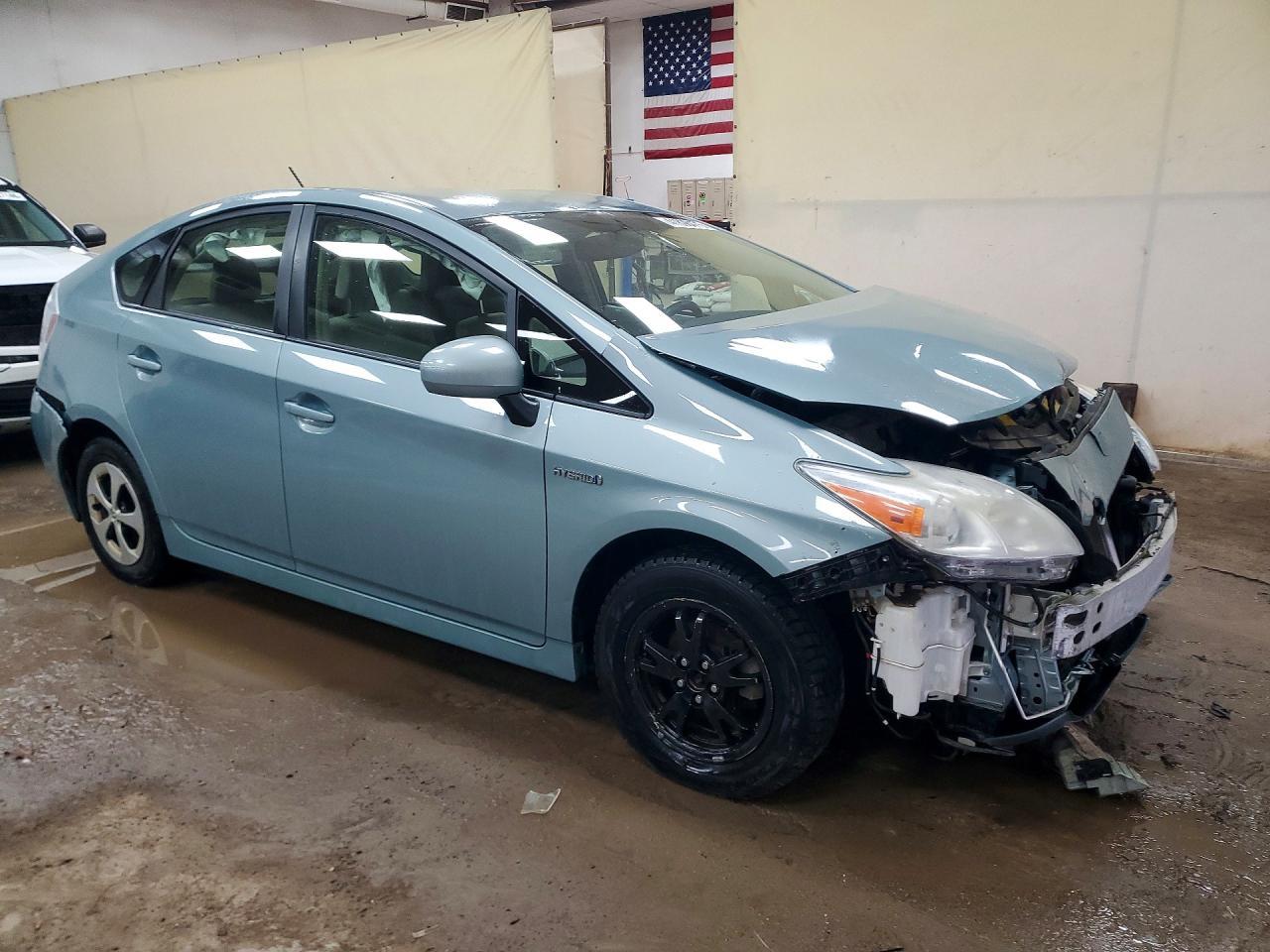 2013 Toyota Prius Three - Фото 4