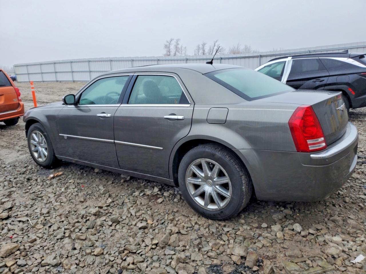 2008 Chrysler 300C - Image 2