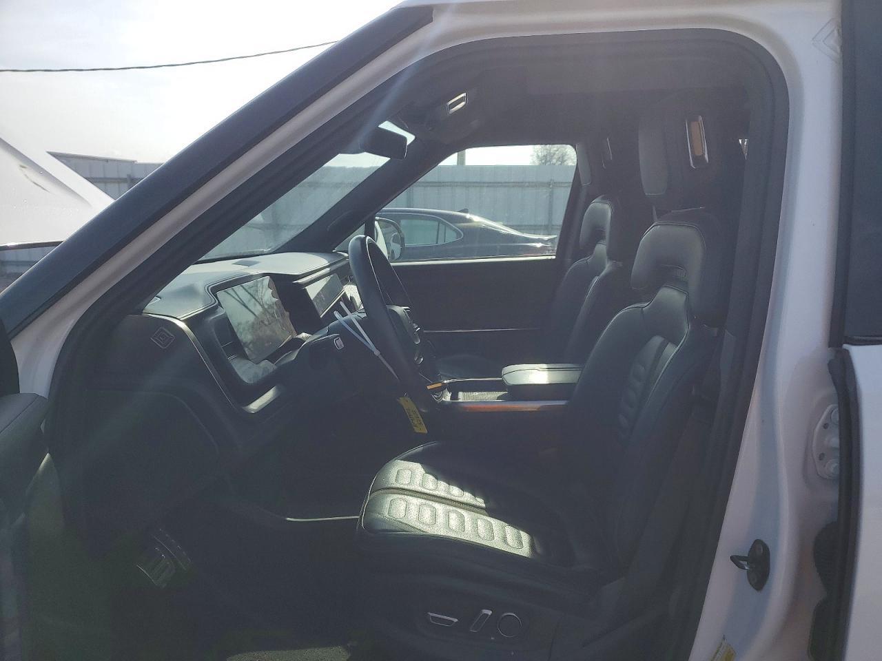 2022 Rivian R1T Adventure - Фото 7