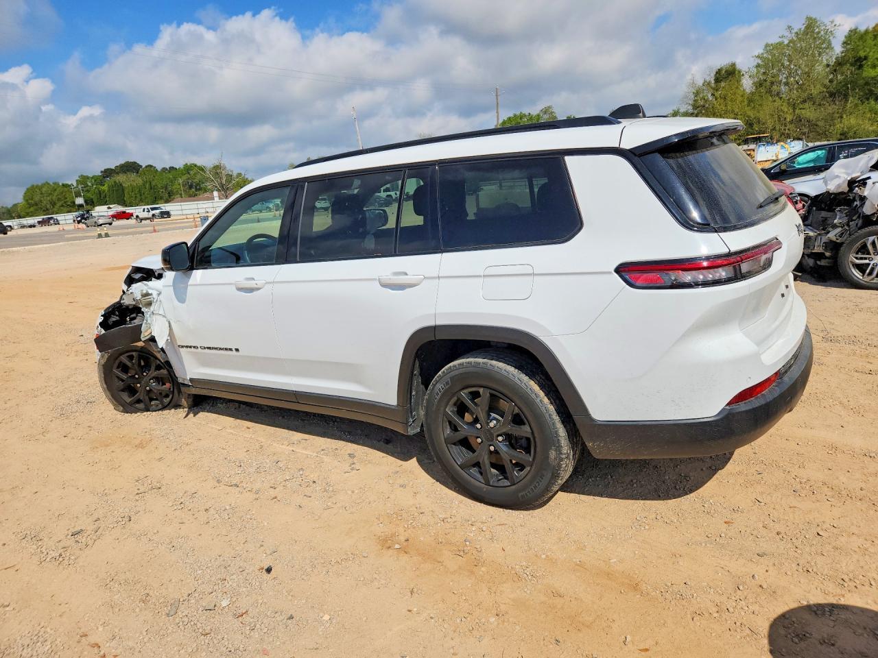 2024 Jeep Grand Cherokee L Laredo - Image 2