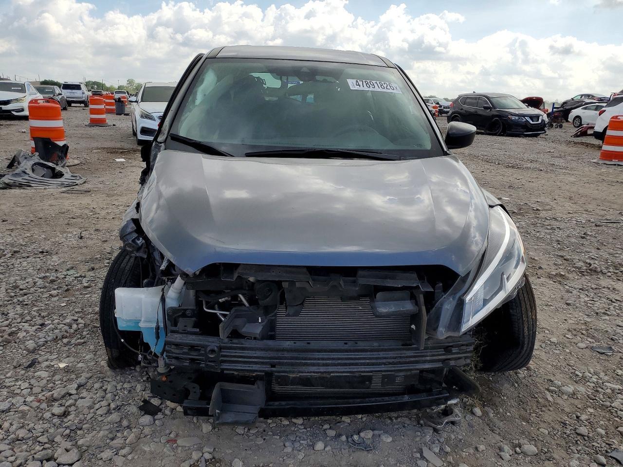 2024 Nissan Kicks S - Image 5