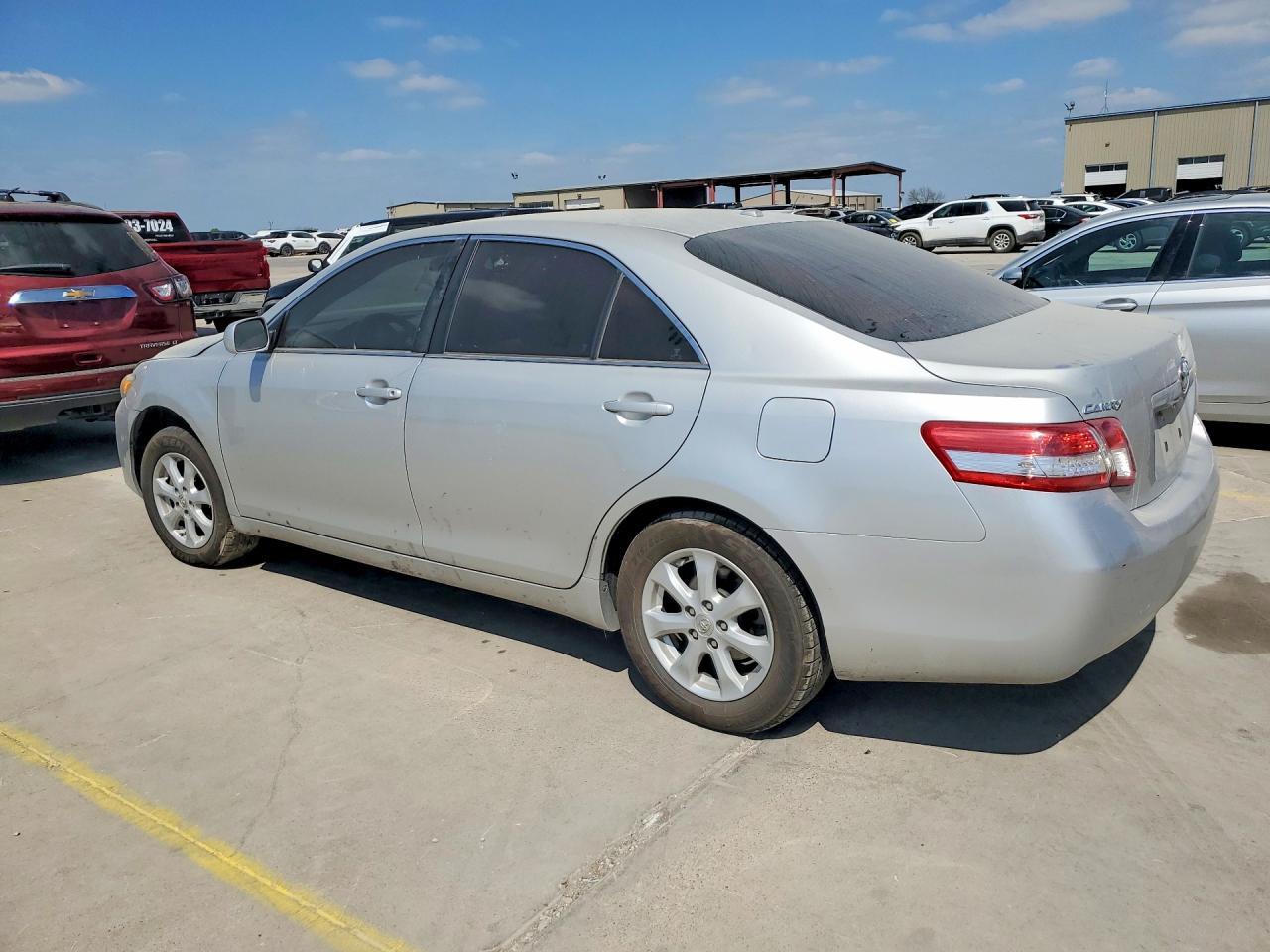 2011 Toyota Camry Le - Image 2