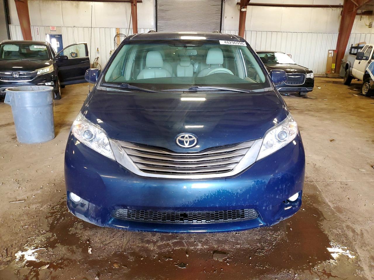 2012 Toyota Sienna Xle 8-Passenger - Фото 5