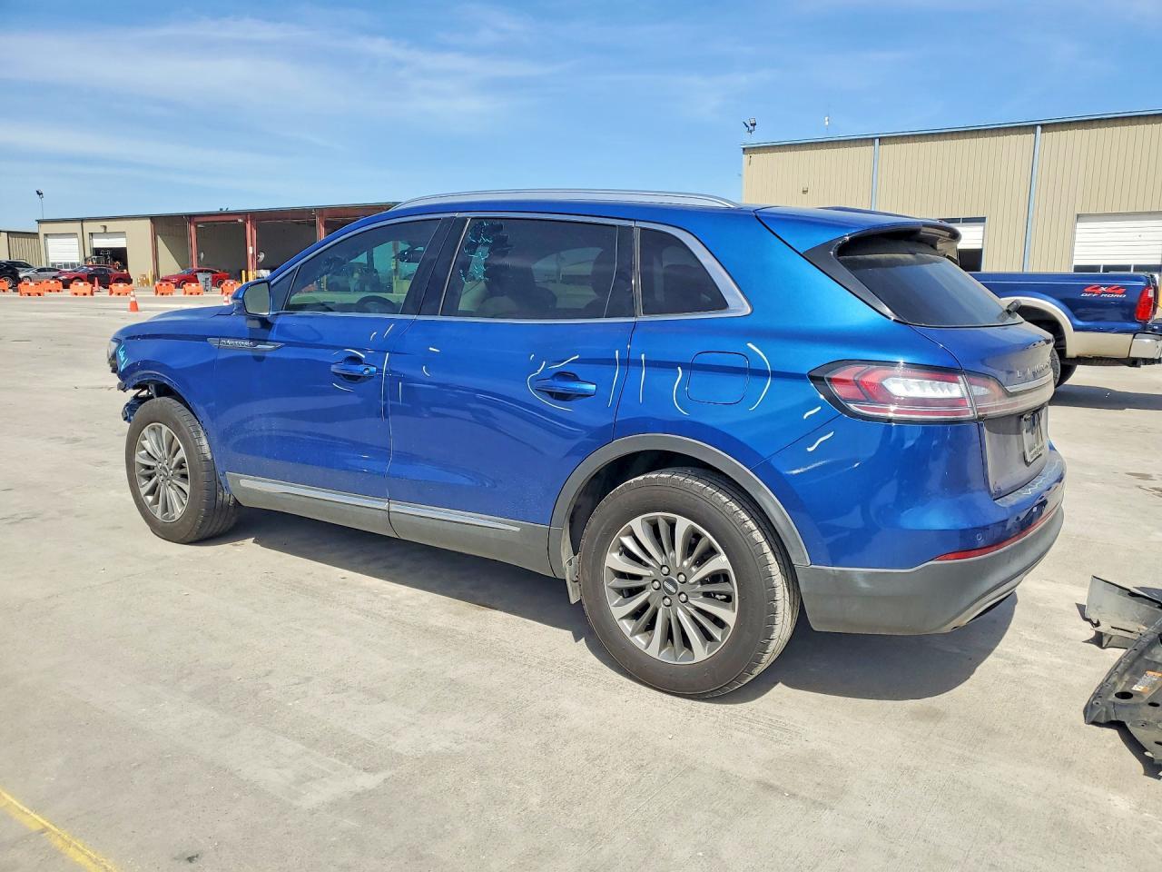 2020 Lincoln Nautilus - Image 2