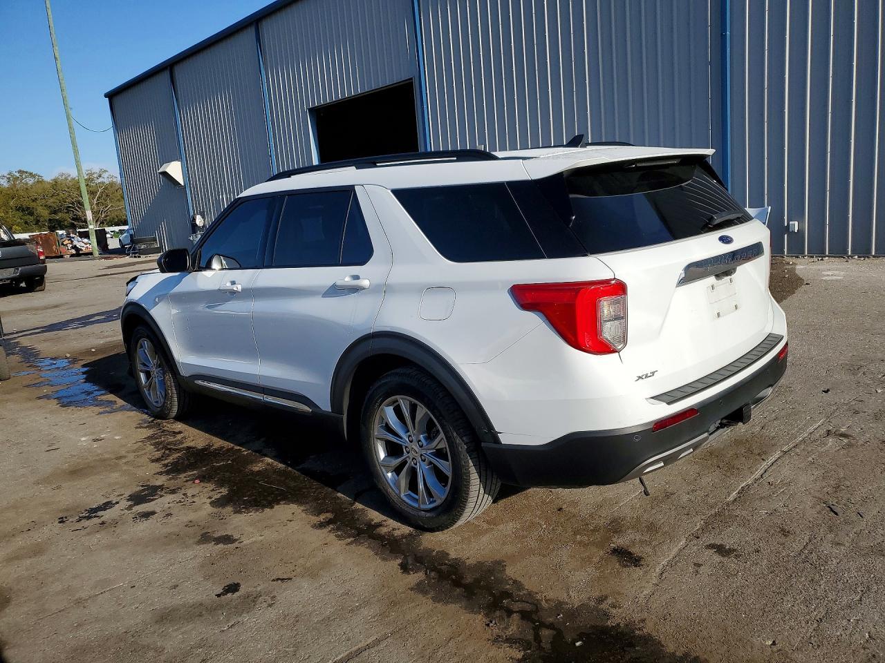 2021 Ford Explorer Xlt - Image 2